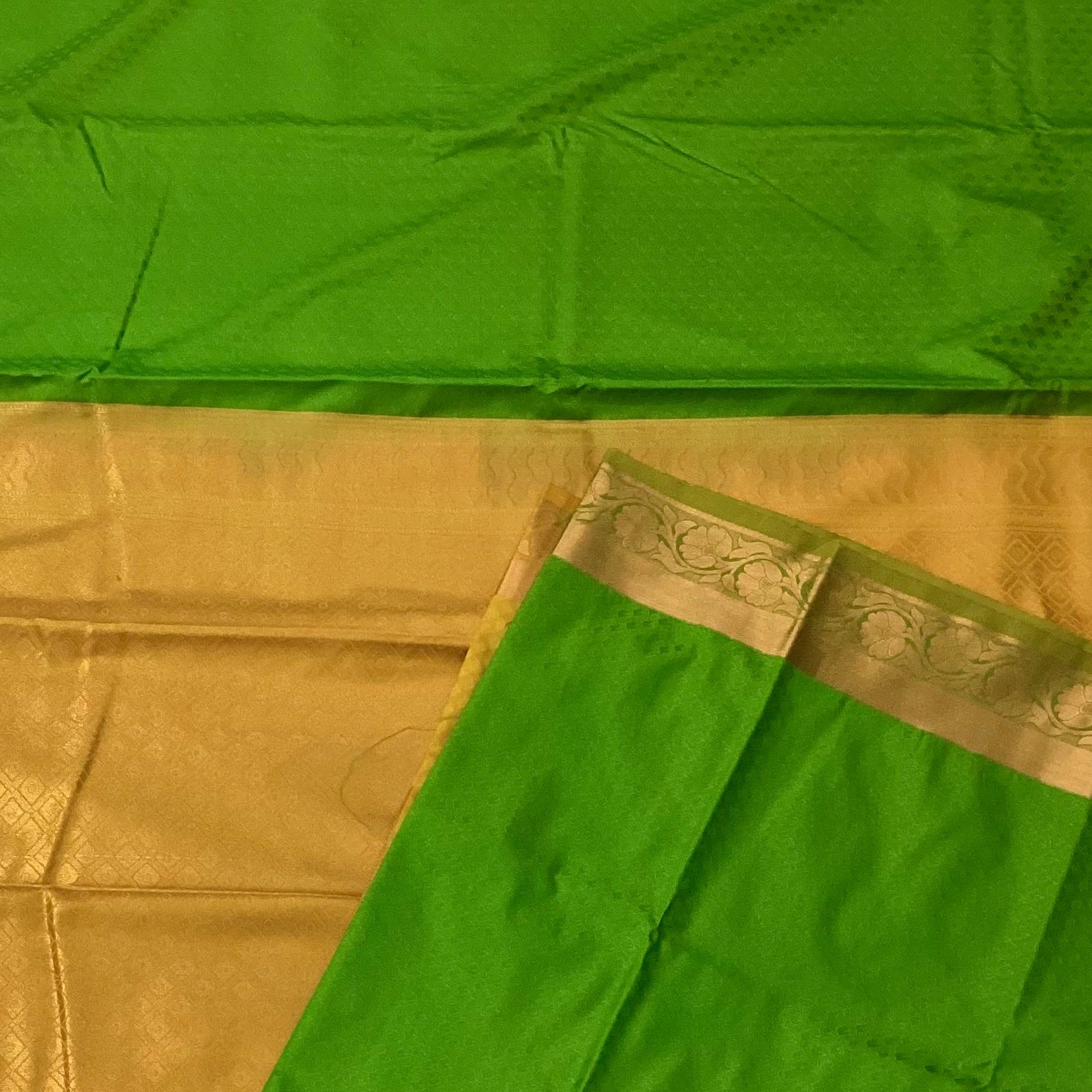 Grass Green Silk Saree Saffron Pallu Gold Paisley Border Traditional