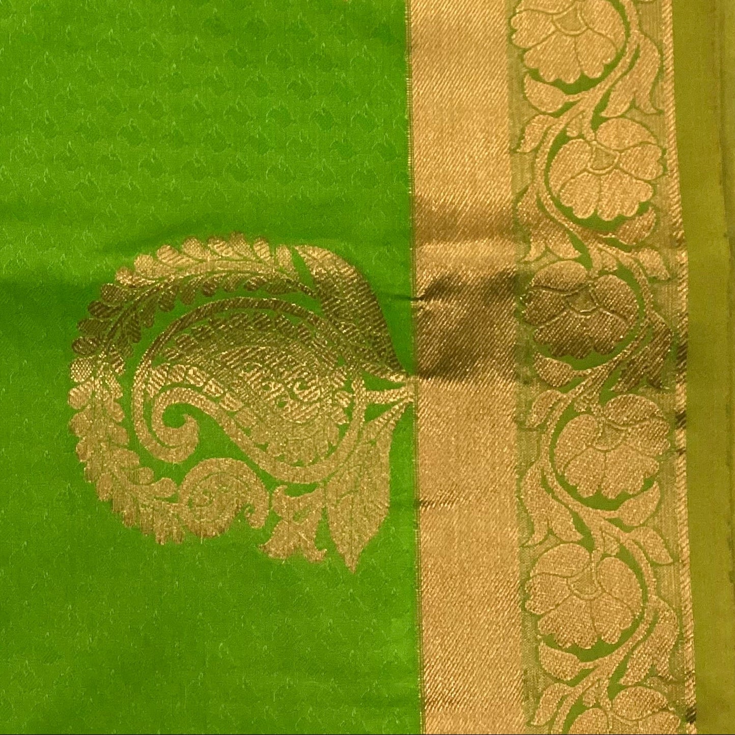 Grass Green Silk Saree Saffron Pallu Gold Paisley Border Traditional