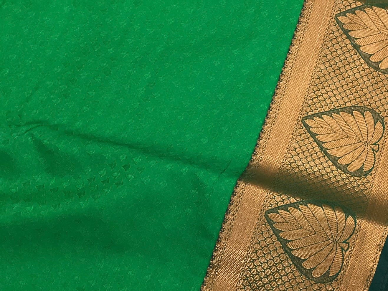 Emerald Green Silk Saree with Navy Pallu and Gold Leaf Border