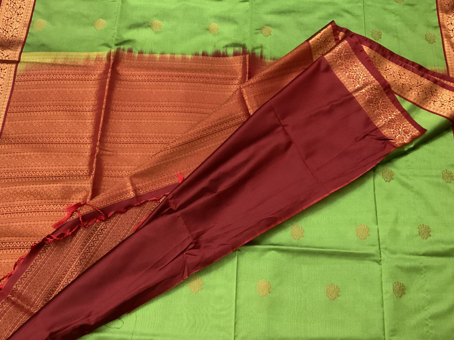 Green Silk Saree Maroon Pallu Gold Zari Border Traditional Bridal