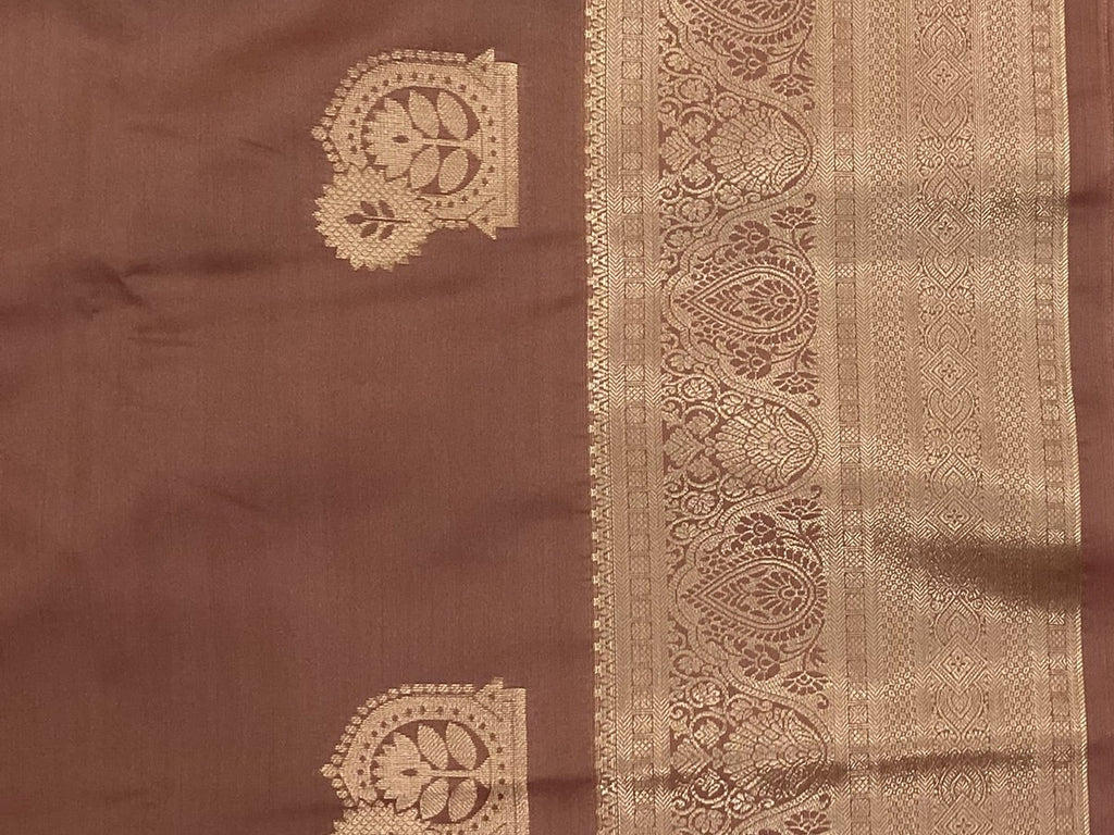 Dusty Mauve Silk Saree Emerald Green Zari Pallu Floral Paisley