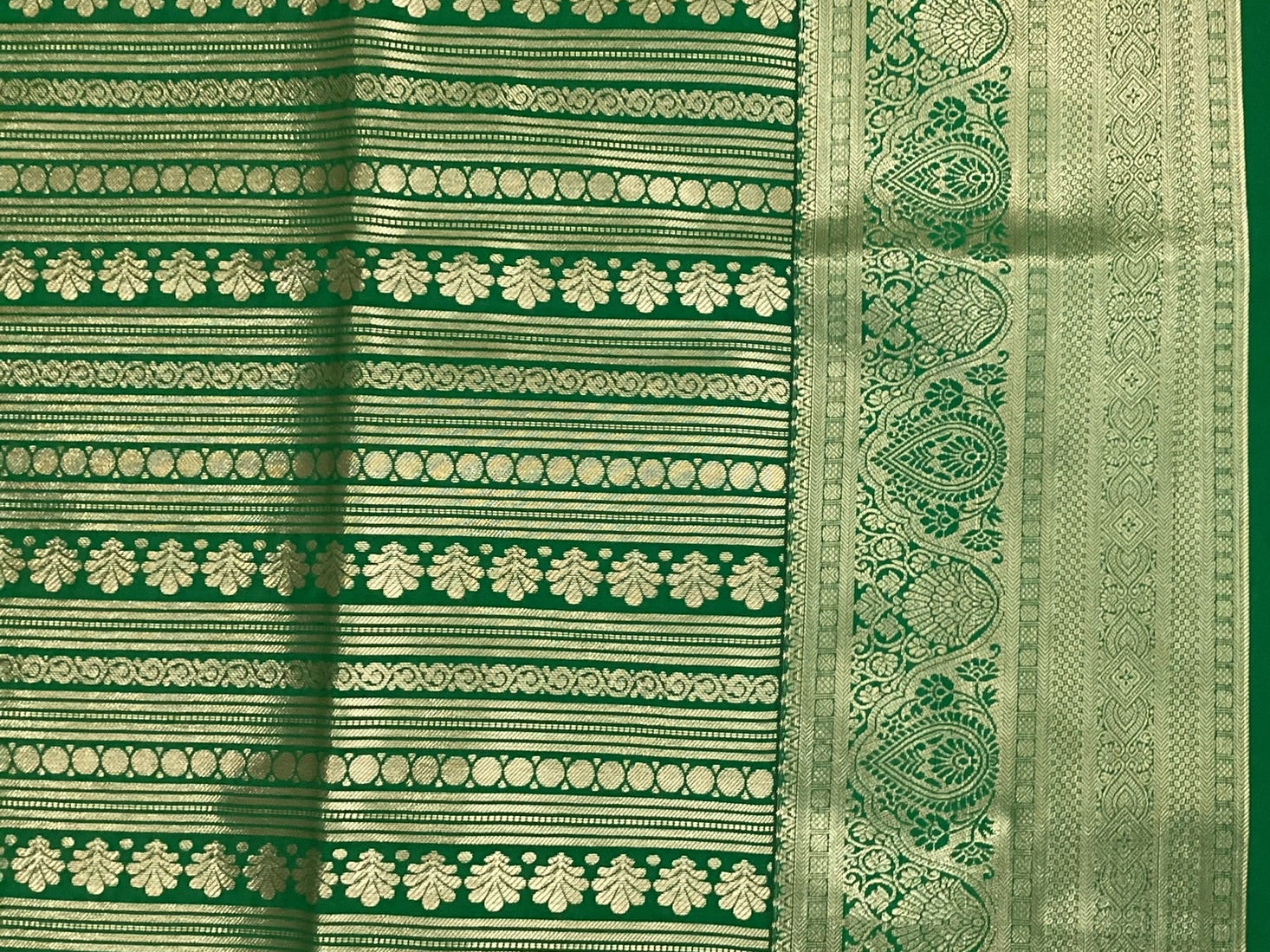 Dusty Mauve Silk Saree Emerald Green Zari Pallu Floral Paisley