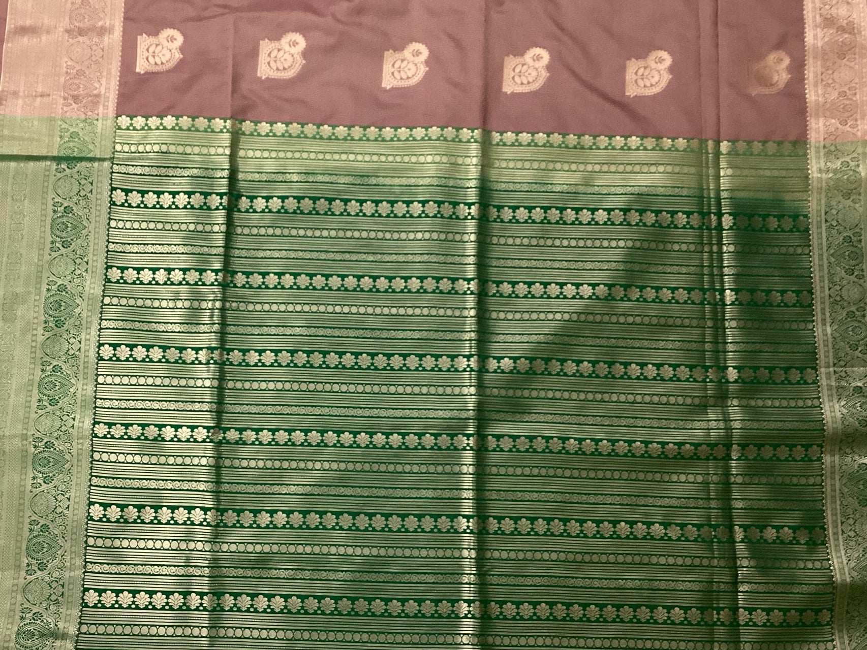 Dusty Mauve Silk Saree Emerald Green Zari Pallu Floral Paisley