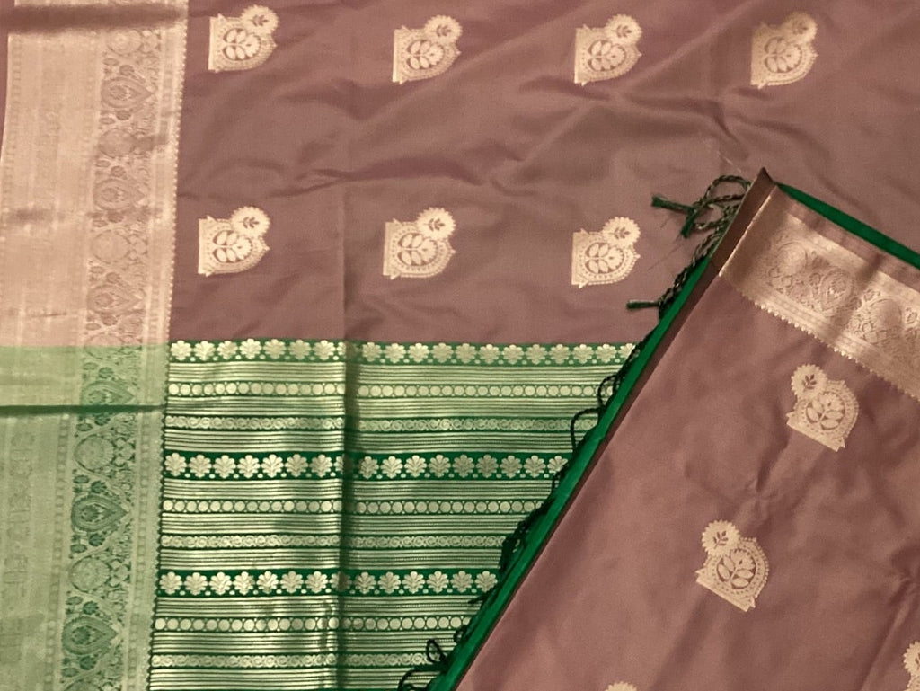 Dusty Mauve Silk Saree Emerald Green Zari Pallu Floral Paisley