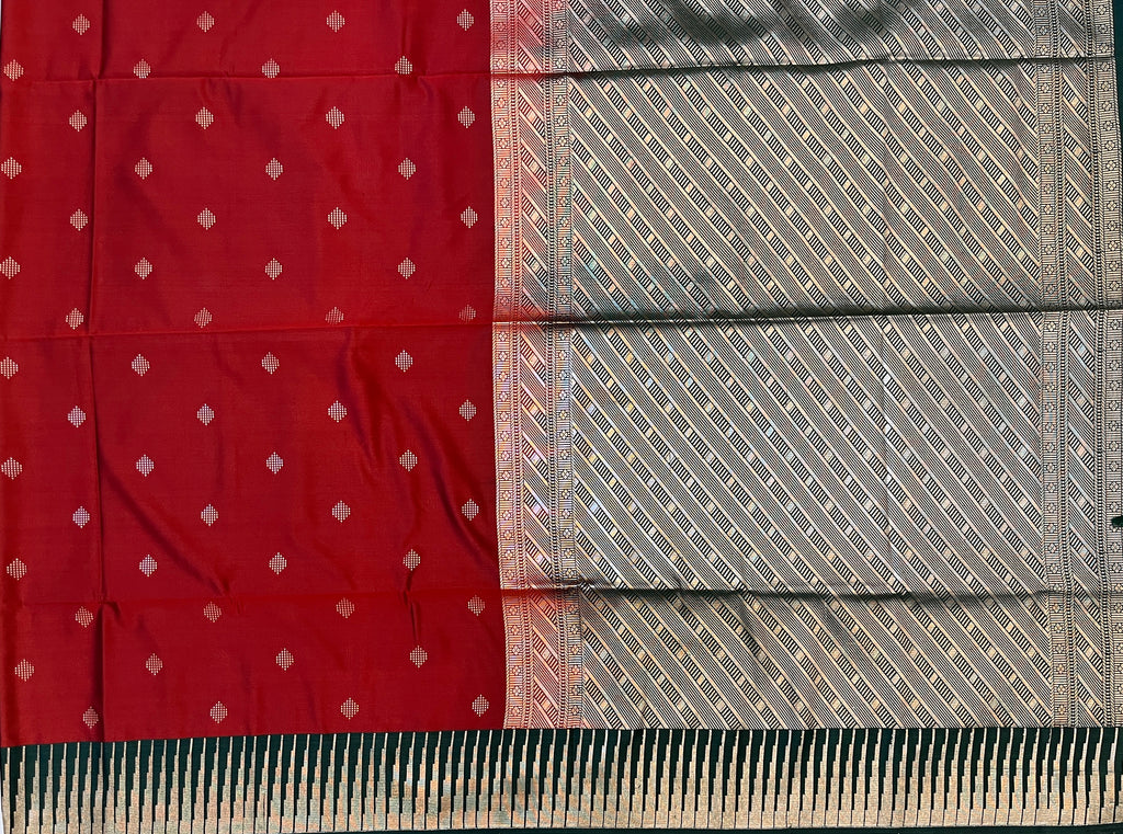 Maroon Green Silk Saree With Antique Gold Zari Diamond Buti