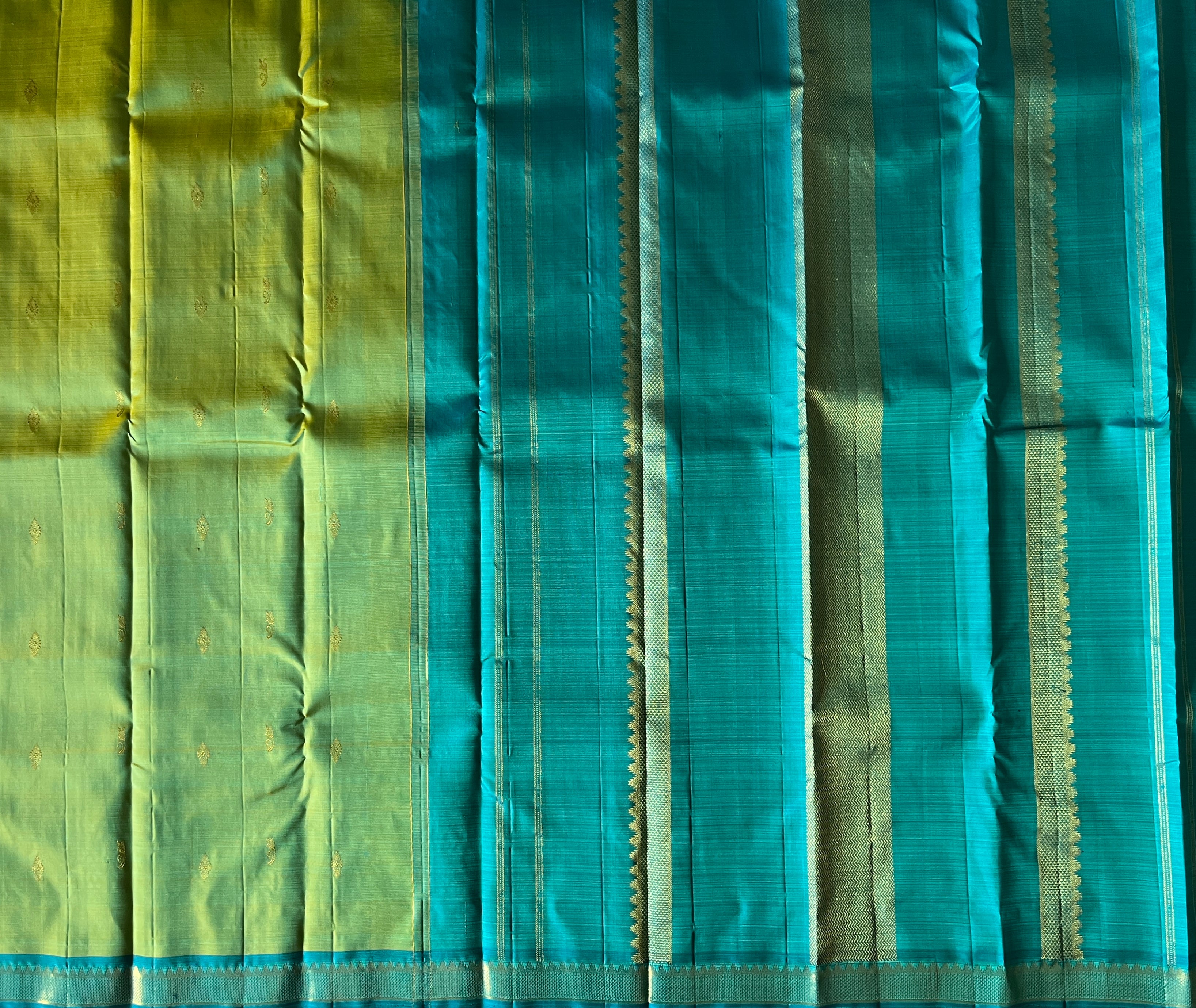 Parrot Green with Peacock Blue Contrast Elegance